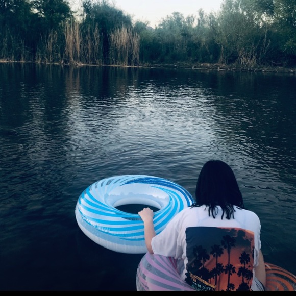 Meet your Posher, Leslie - Picture 2 of 4